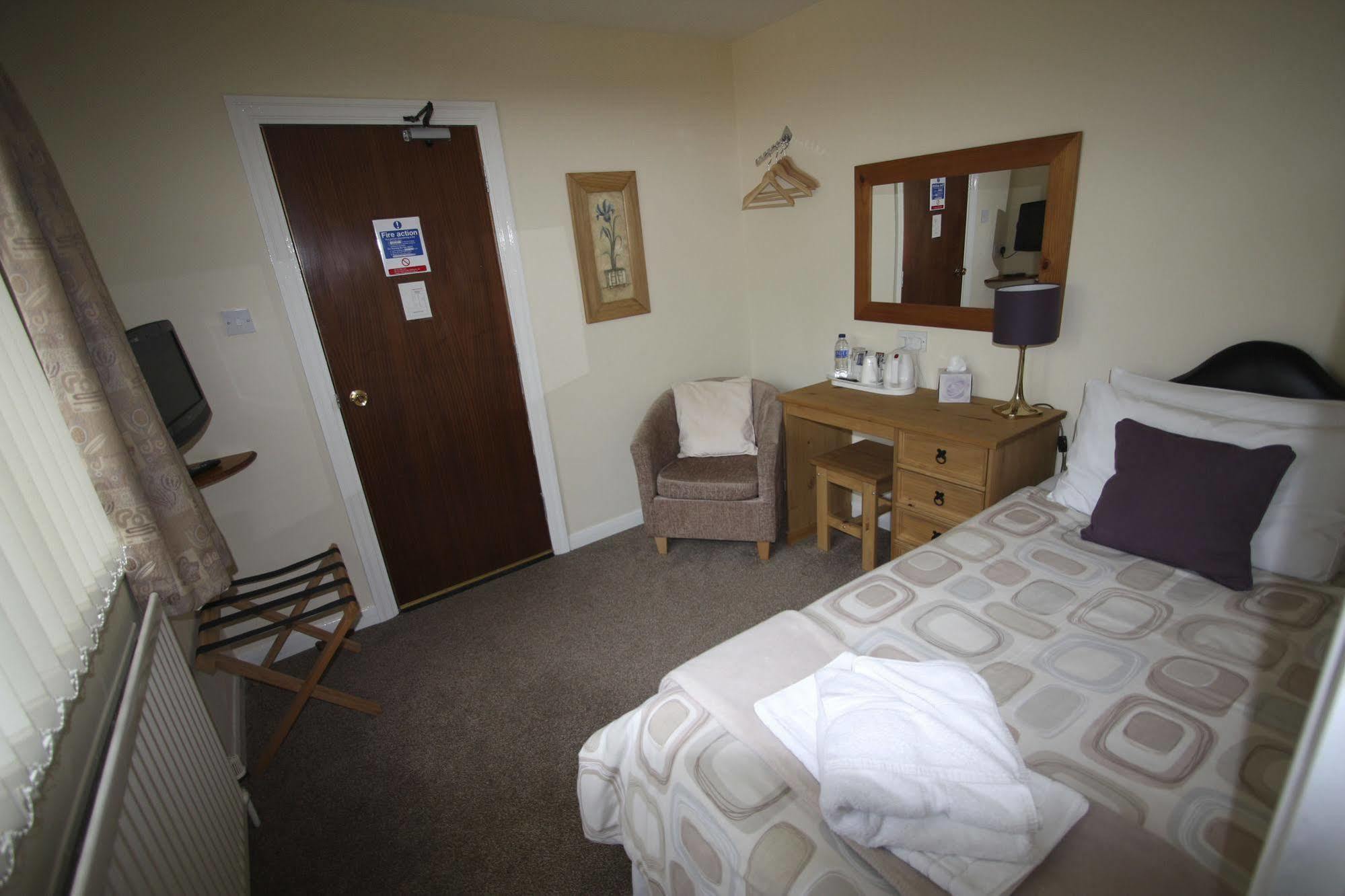 Broadwell Guest House Мериден Экстерьер фото